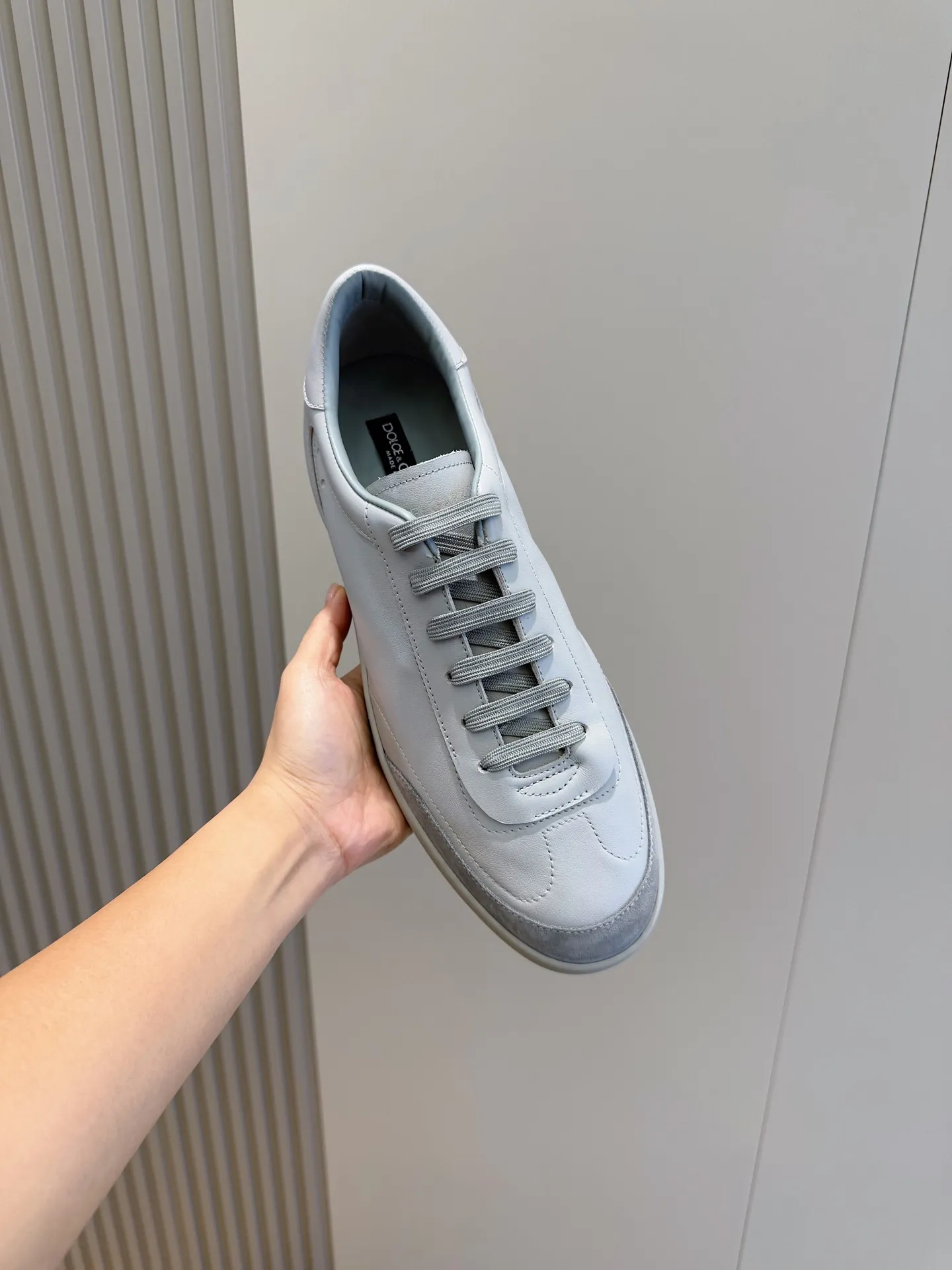 Men's Men's Shoes💰400 [New Style]🐏🐏DG men's calfskin sneakers Portofino Yacht shoes, simple and versatile design, unique saddle leather soles. The Dolce &G logo rear wing is the icing on the cake. Imported cowhide + rubber outsole Size: 39-44 (customized at 38.45)